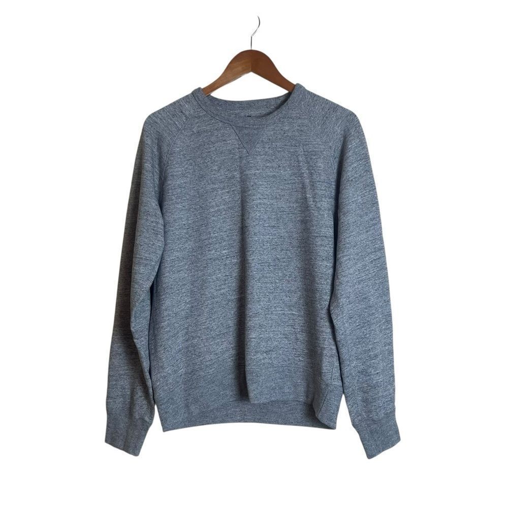 Uniqlo men’s grey crew neck sweater.‎ Size medium